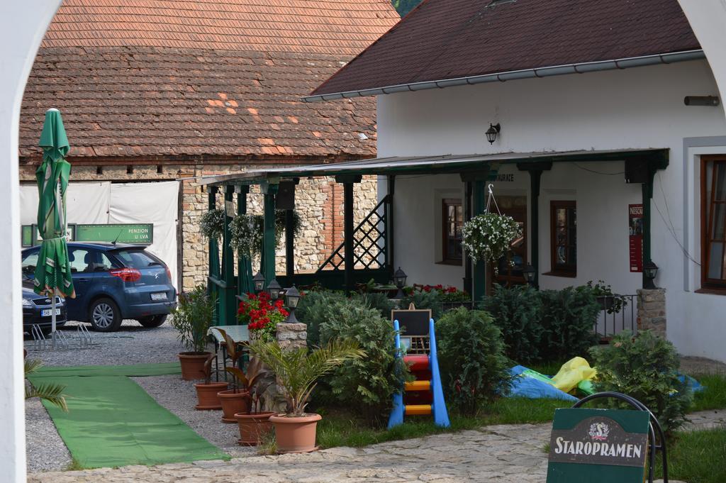 Restaurace A Penzion U Lva Karlštejn Extérieur photo